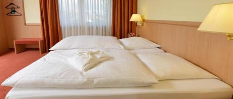 Standard-dobbeltværelse | Allergivenligt sengetøj, skrivebord, arbejdsområde til bærbare computere