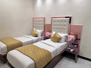 Deluxe Twin Room | Free WiFi, bed sheets - Hotel Airport Crown- Near Saki Naka (Mumbai)