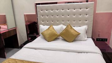 Free WiFi, bed sheets