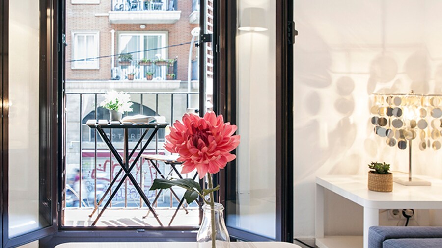 Sagrada Familia Modern ART APT Wi-fi AC Smart TV By Myrentalhost