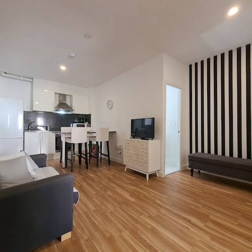 Walk to Camp NOU - Wi-fi AC 3 Bed by Myrentalhost