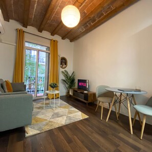 Apartment - Cosy Urban Oasis 1BD in Poble Sec By Myrentalhost (Barcelona)