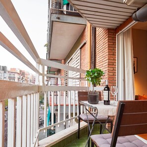 Apartment | 4 bedrooms, Internet - Love Local Life Near Sagrada Familia By Myrentalhost (Barcelona)