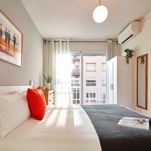 Apartment | 4 bedrooms, Internet - Love Local Life Near Sagrada Familia By Myrentalhost (Barcelona)