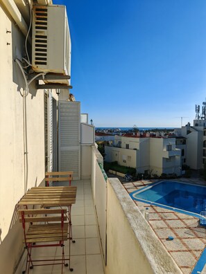 Outdoor dining - Oura Pool and Ocean View Apartment (Albufeira)