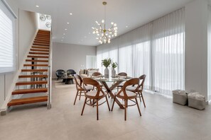 Dining - Elegant Beach Villa, Private Pool & Golf Course! (El Soco)