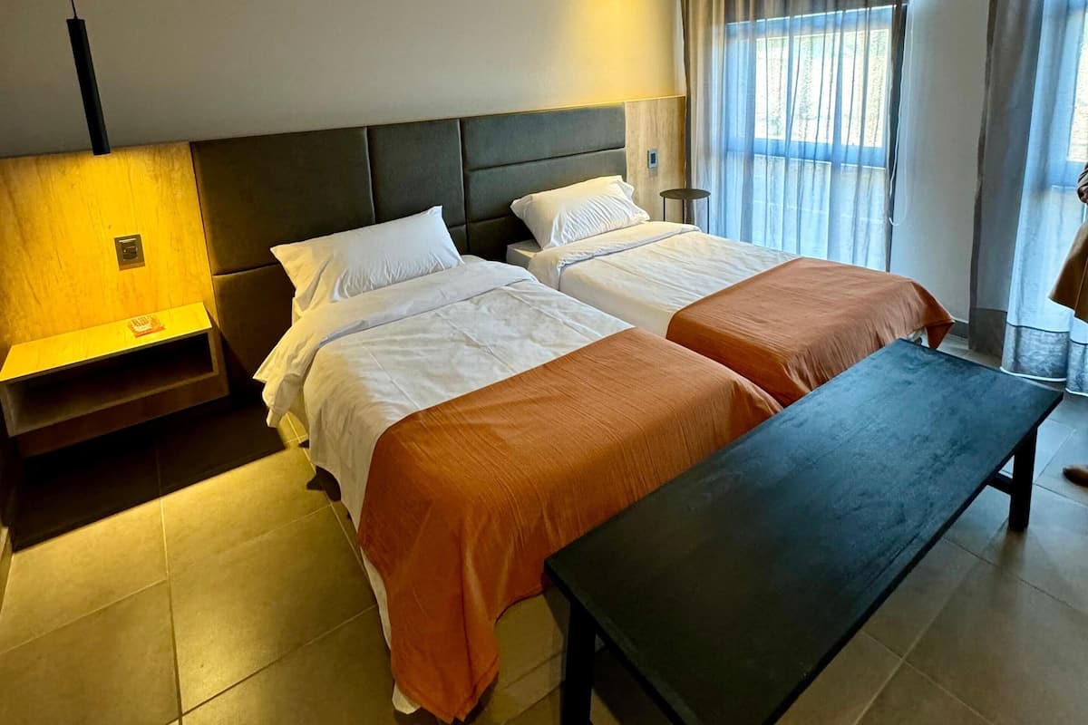 Habitación clásica con 2 camas individuales | Insonorización y wifi gratis