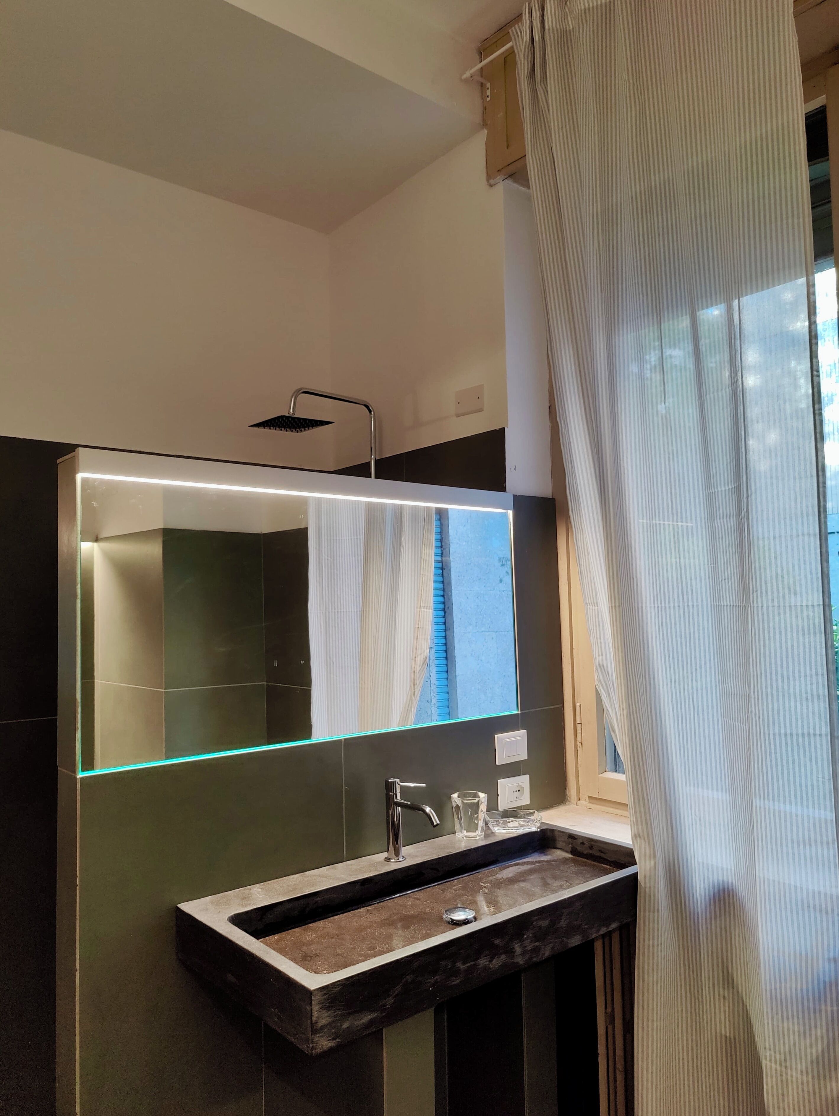 Dusche, Haartrockner, Bidet, Handtücher