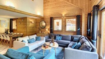 Televisión y chimenea