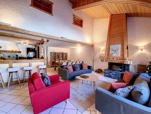 TV, fireplace - Chez Claudius-appartement-10 pers-proche piste (Les Gets)
