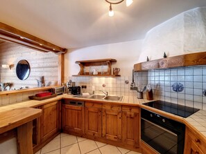Fridge, microwave, oven, dishwasher - Chez Claudius-appartement-10 pers-proche piste (Les Gets)