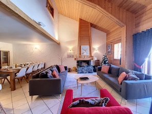 TV, fireplace