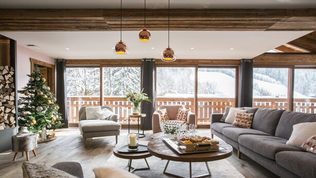A cozy living room with a fireplace, large windows, and a Christmas tree. - Chalet Le Saint-Jean - 15 pers - proche pistes (Les Gets)