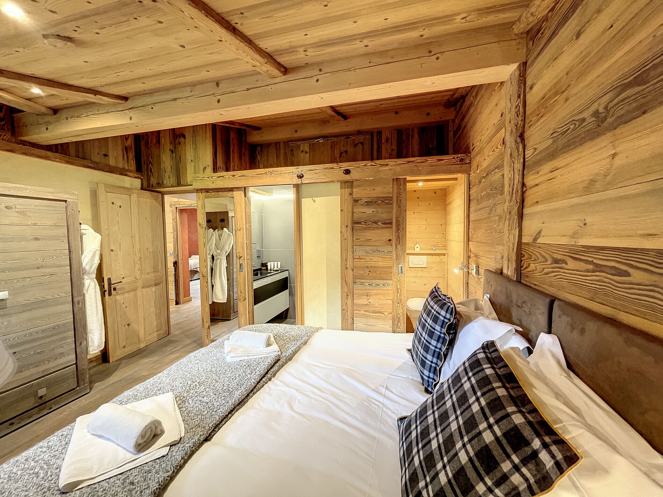 3 bedrooms, free WiFi, bed sheets