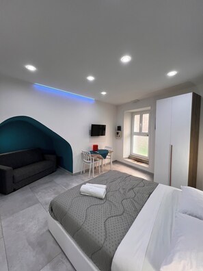 1 chambre, bureau, fer et planche à repasser, Wi-Fi
