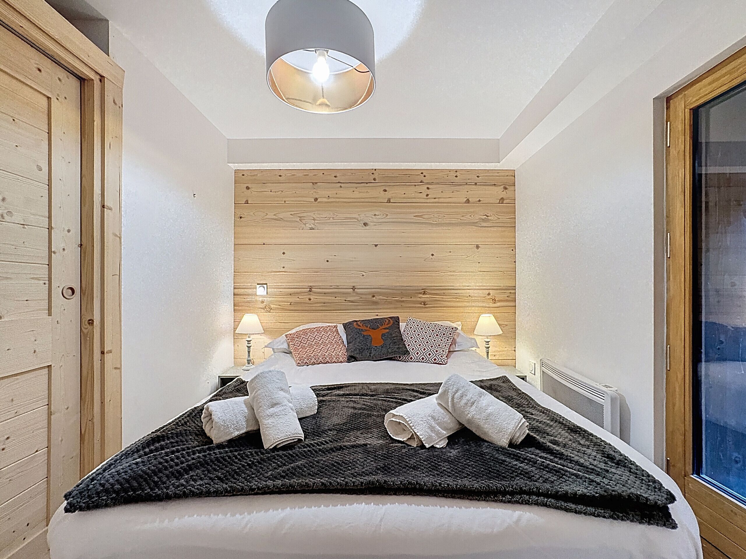 3 多间卧室、免费 WiFi、床单