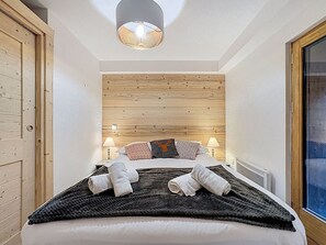 3 bedrooms, WiFi, bed sheets