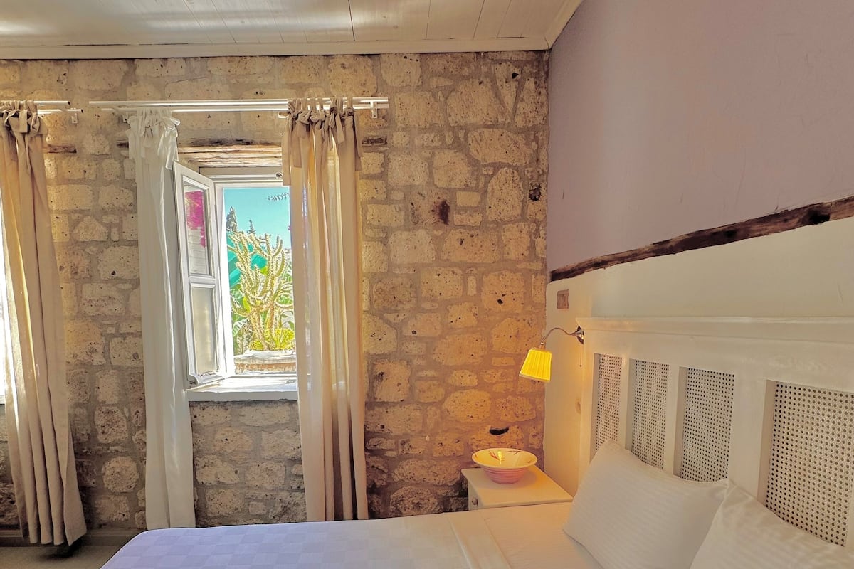 Elite Room | Soundproofing, iron/ironing board, free WiFi, bed sheets