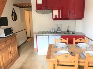 Fridge, microwave, dishwasher, coffee/tea maker