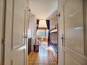 Iron/ironing board, free WiFi