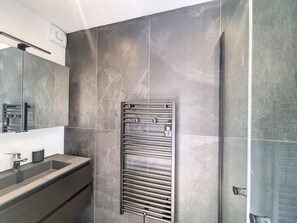 Shower - Tamo - appartement - 6pers - vue piste (Les Gets)