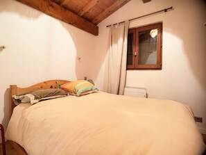 3 makuuhuonetta, silitysrauta/-lauta, ilmainen Wi-Fi