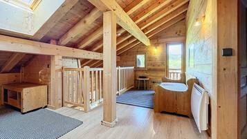 3 bedrooms, free WiFi, bed sheets