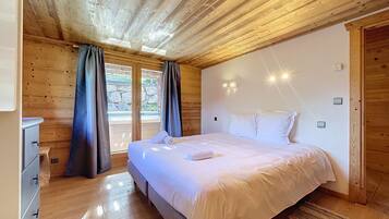 4 bedrooms, free WiFi, bed sheets