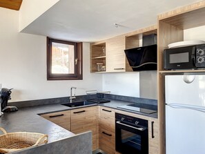 雪櫃、微波爐、焗爐、洗碗機