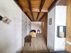 1 bedroom, iron/ironing board, free WiFi