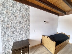 1 室のベッドルーム、アイロン / アイロン台、WiFi (無料)