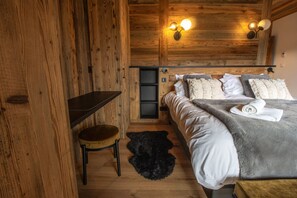 7 bedrooms, iron/ironing board, free WiFi, bed sheets