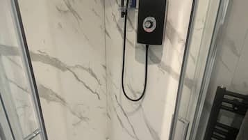 Toallas y papel higiénico