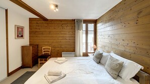 3 bedrooms, WiFi (free), bed sheets