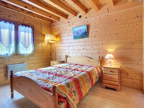 2 bedrooms, iron/ironing board