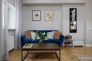 Living area - Apartment, located in the center of Lviv, offers rooms with free Wi-Fi.  (Lviv)