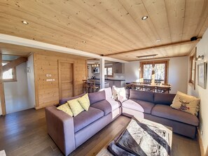 TV, fireplace - Chalet Framboisière - 10 pers - proche piste, cent (Les Gets)