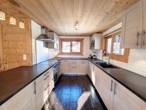 Kühlschrank, Mikrowelle, Ofen, Geschirrspüler
