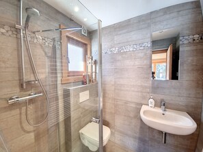 Shower, towels