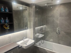 Apartment | Bathroom