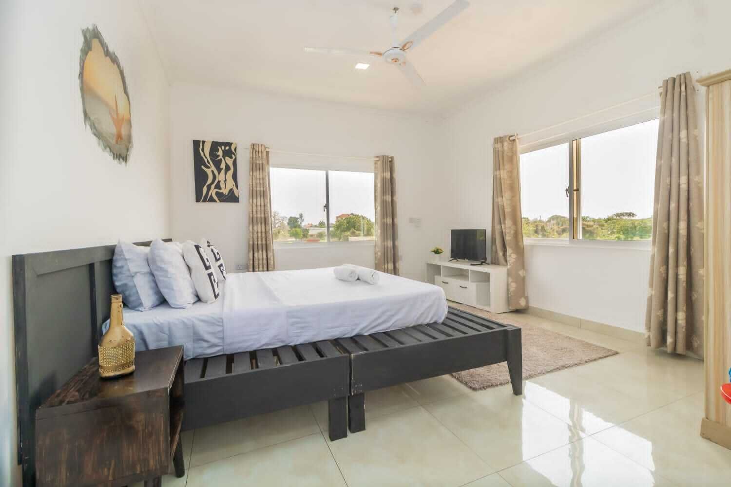 1 slaapkamer, een strijkplank/strijkijzer, wifi, beddengoed