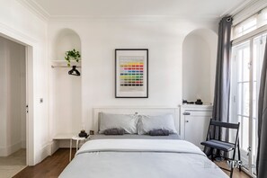 12 slaapkamers, een bureau, reisbedje, gratis wifi