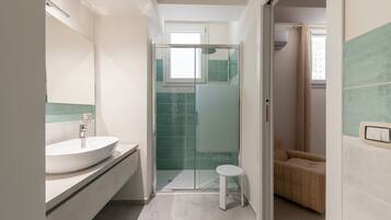 Dusche, Haartrockner, Bidet