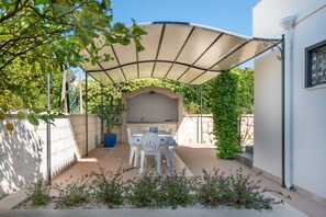 تناول الطعام بالخارج