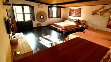3 bedrooms, desk, travel crib, free WiFi