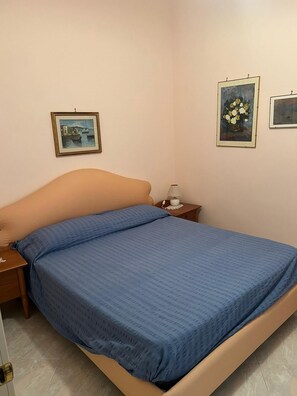 3 bedrooms, iron/ironing board, travel crib, bed sheets - Sabaudia Holiday: Villa a few minutes from the sea (Sabaudia)