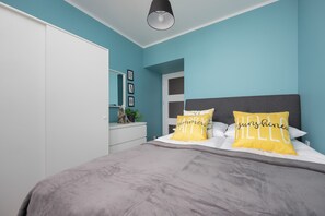 1 bedroom, bed sheets - Apartament Al. Jerozolimskie by Renters (Warsaw)