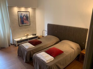 2 bedrooms, iron/ironing board, WiFi, bed sheets