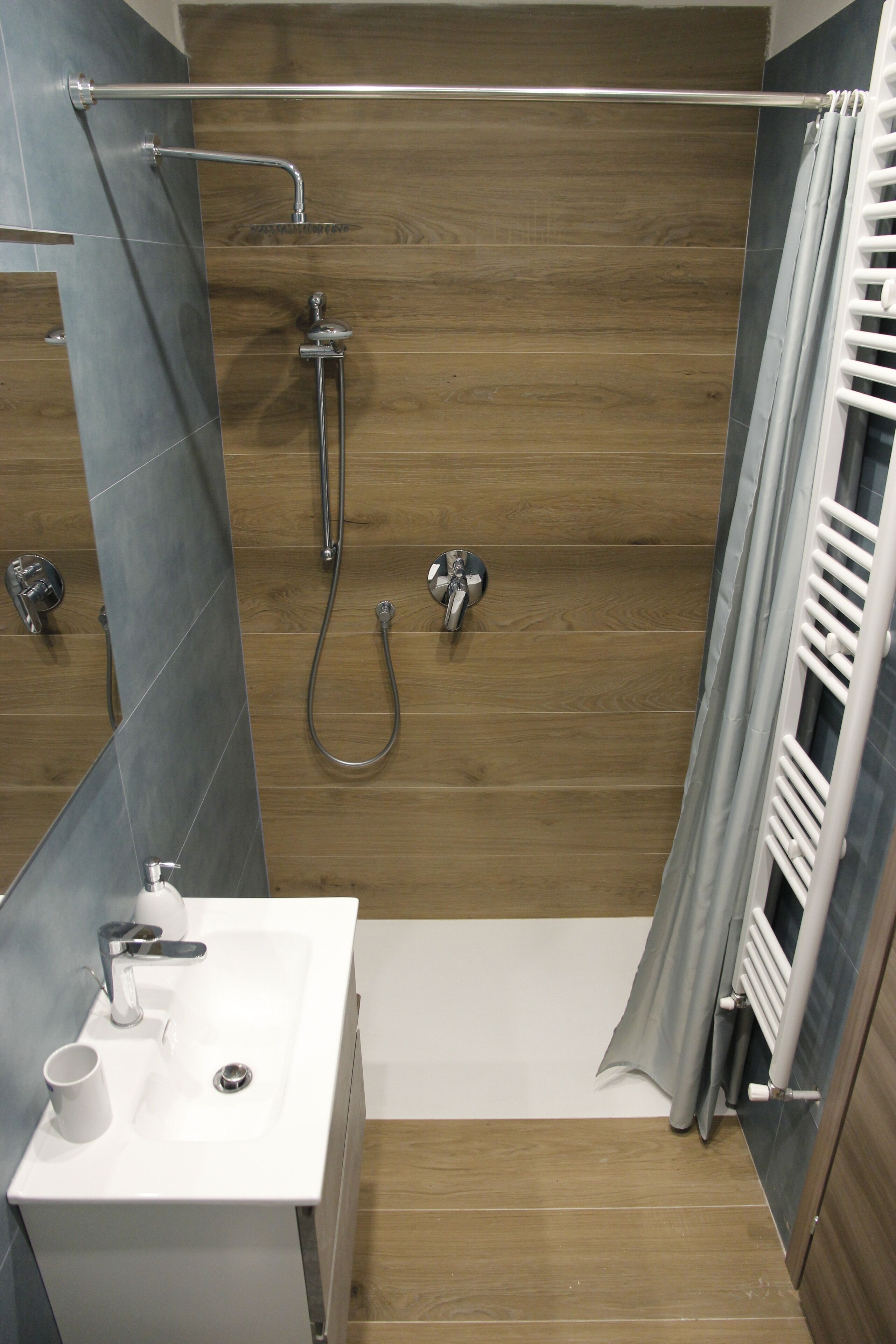 Dusche, Haartrockner, Bidet, Handtücher