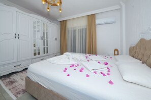 2 bedrooms, desk, blackout curtains, iron/ironing board - Sunrise Apart Kaş (Kas)